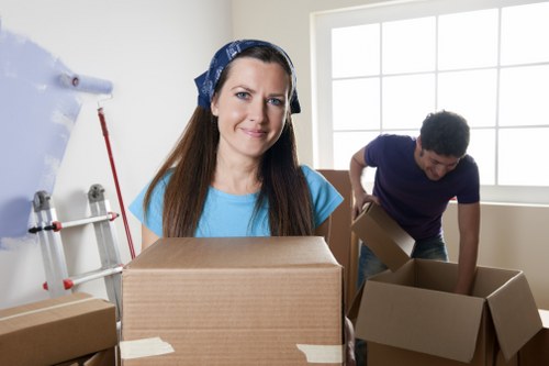Storage and packing support for removal companies in Roehampton