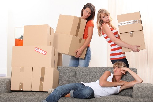 Protective packing materials and bubble wrap for fragile items